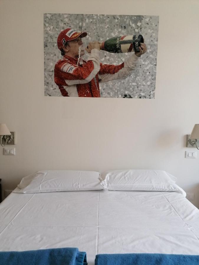 ホテル Ferrari Formula 1 オーリオ・アル・セーリオ エクステリア 写真